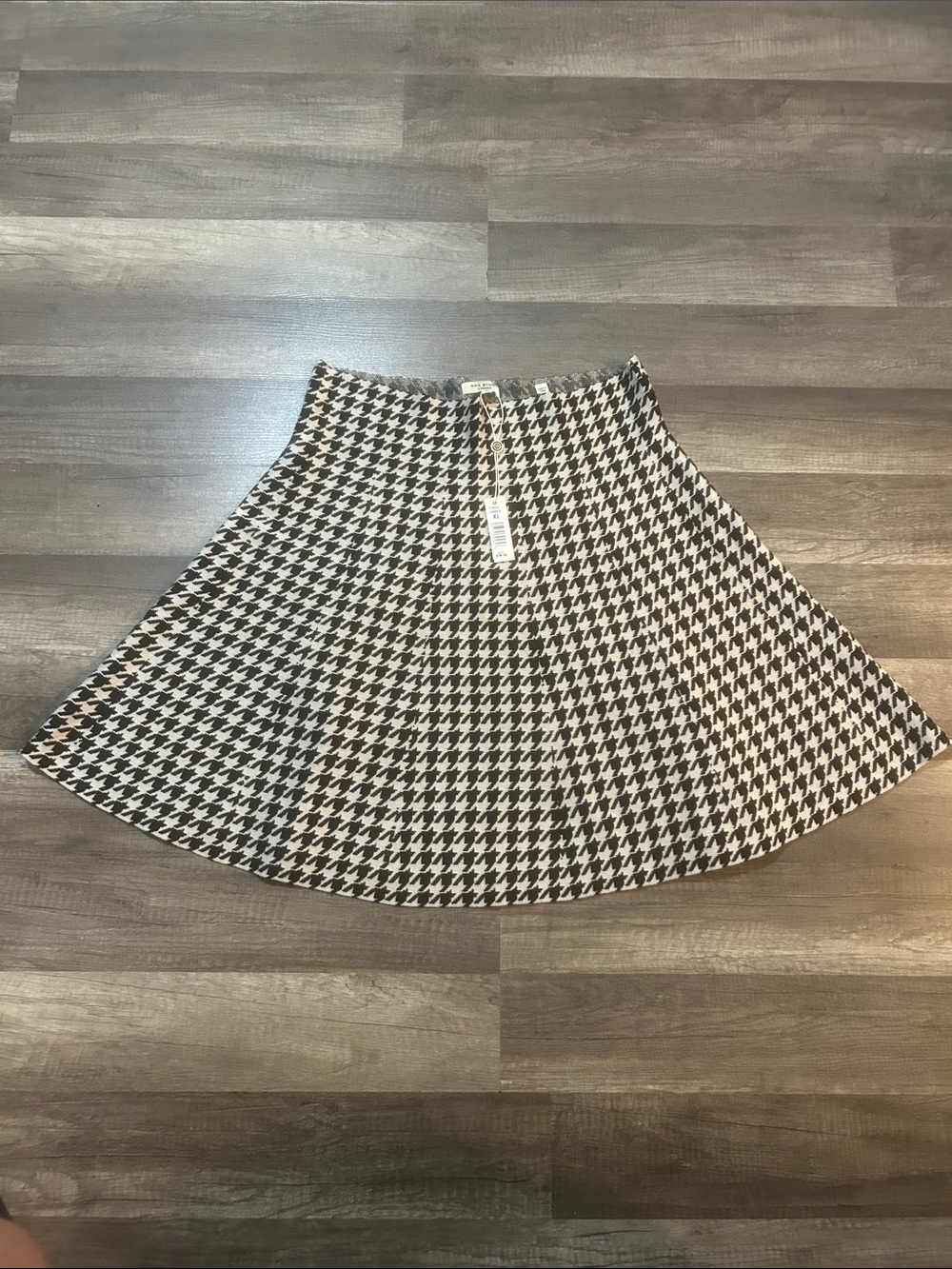 Max Studio Women’s Skirt Black and Cream Houndstooth Knit - Size XL NWT